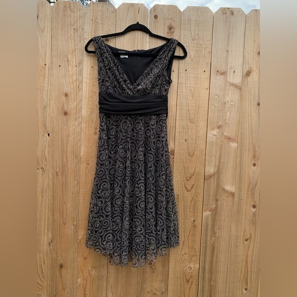 London Times Side Tie Moc Wrap Jersey Dress Women's Size 6 Petite Black Swirl - Picture 1 of 6